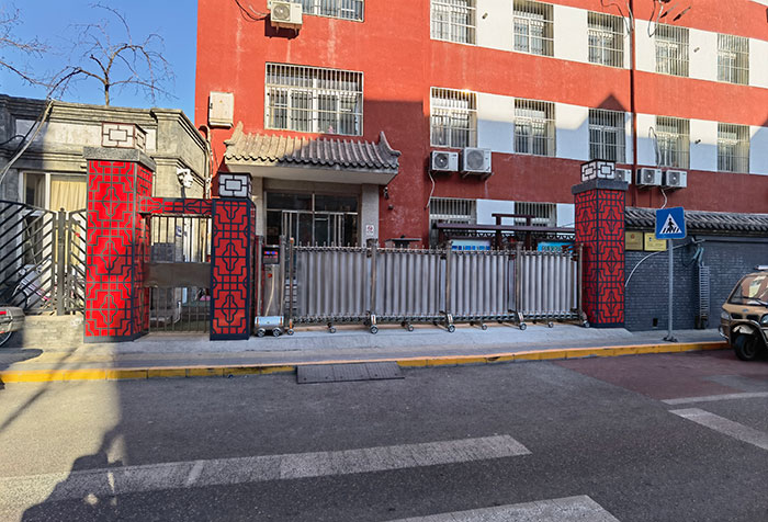 雷锋小学伸缩门1